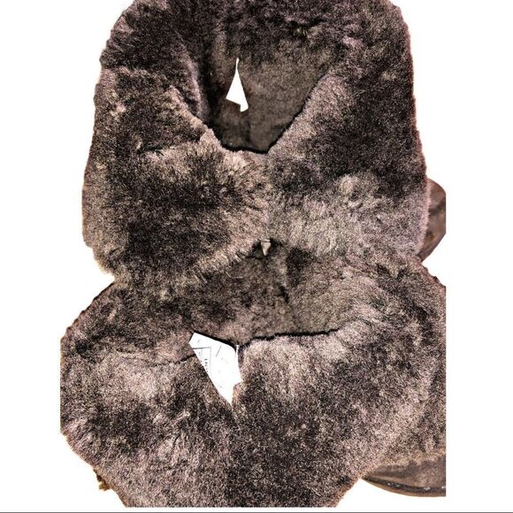 UGG Bailey, 3 Button Brown Boots Authentic - Picture 8 of 11